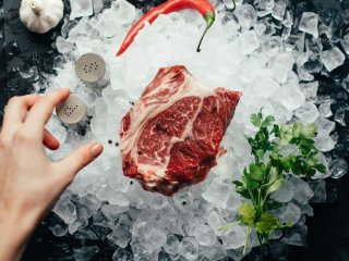 Вчені дізналися, які продукти знижують ризик деменції на 20%: обов'язково додайте до раціону