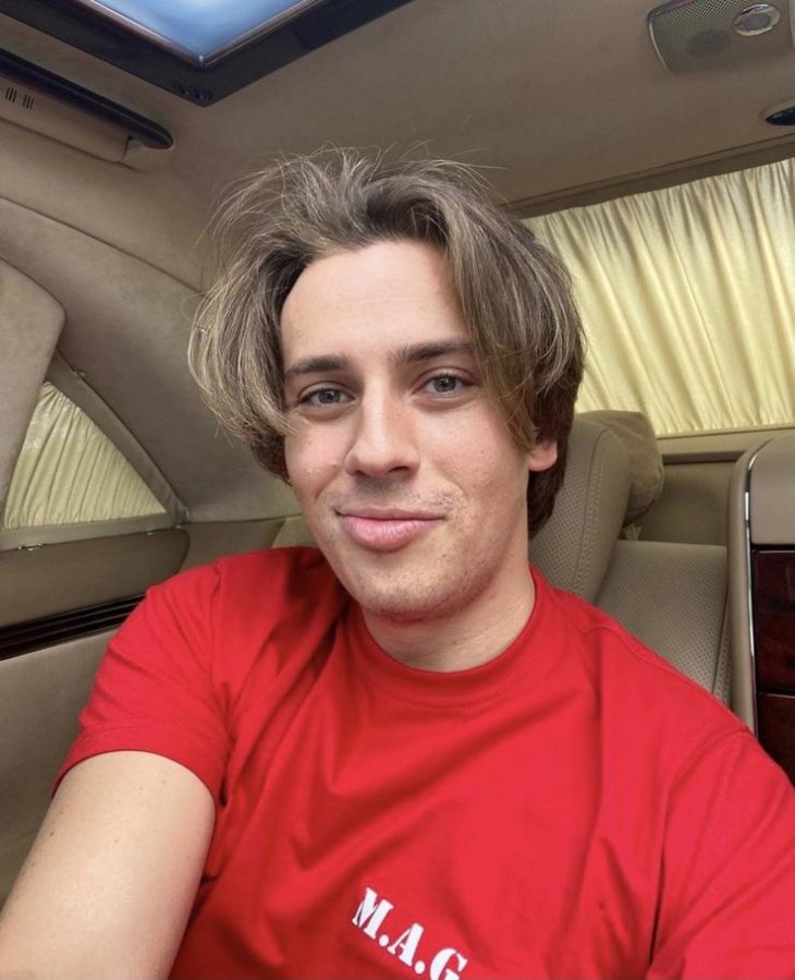 Есть чем гордиться: Галкин показал яйца в присутствии детей