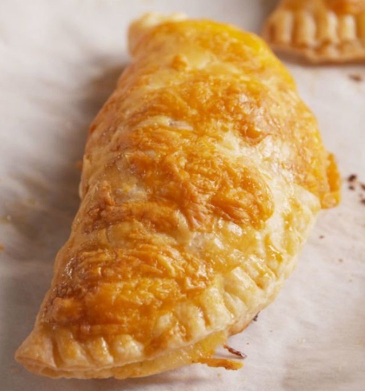 Пирожки с брокколи и сыром