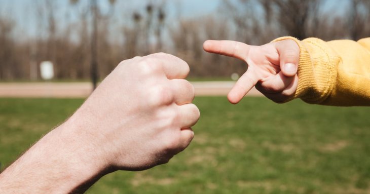 Як завжди вигравати у “камінь, ножиці, папір”: вчені відповіли