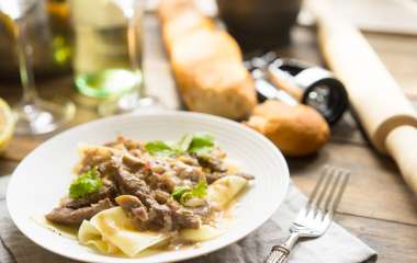 Бефстроганов с гарниром из риса