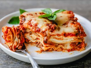 Лазанья с баклажанами: как приготовить вкусную и сочную запеканку