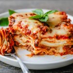 Лазанья с баклажанами: как приготовить вкусную и сочную запеканку
