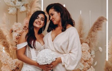 Анна Тринчер ошеломила сходством со своей мамой-красавицей