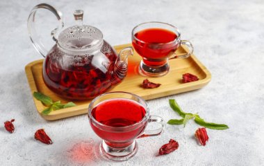 Чай каркаде: назвали целебные свойства напитка для организма