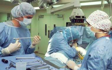 Зі шлунка 15-річної дівчинки видалили 2,4 кг волосся – фото