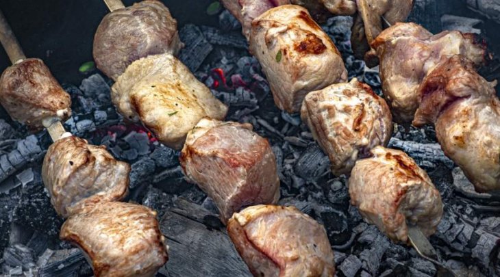 Дієтолог перерахувала шкідливі для печінки продукти.