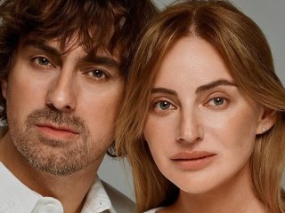 Відомий актор розкрив, чому приховує дружину від публіки та що пережила його родина під час війни