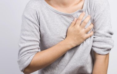 5 причин, почему может болеть в груди