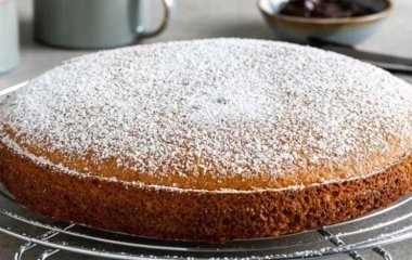 Быстрая выпечка к утреннему кофе: Как приготовить бисквитный десерт за 9 минут
