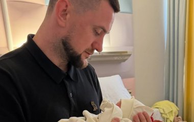 Репер-військовий Yarmak похрестив новонародженого сина: фото з таїнства і хто з зірок став кумом