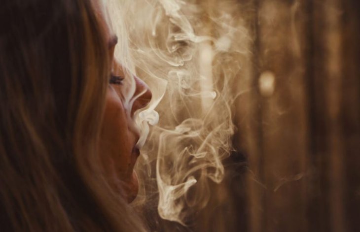 Как избавиться от запаха табака в квартире