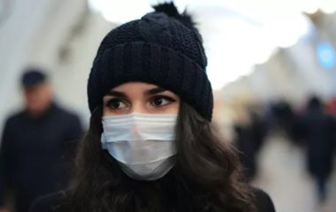 Косметолог попередила про негативні наслідки носіння масок