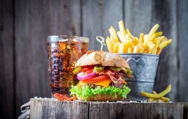 Медики назвали продукты, которые ослабляют иммунитет