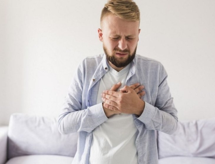 Терапевт назвала серьезные заболевания с признаком в виде изжоги