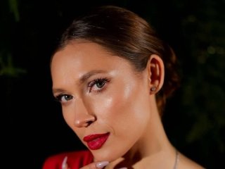 Доньки Світлицької чесно зізналися, які стосунки між батьками спостерігають після розлучення