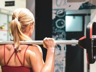 Жінки 50+ взялися за штангу: що з ними сталося за 24 тижні тренувань