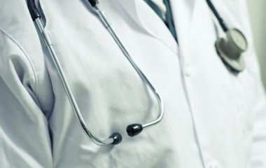Гастроентеролог назвав симптоми, за яких потрібно звертатися до лікаря
