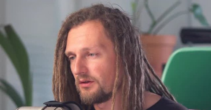 Відомий український продюсер виїхав з України під час війни й розкрив, як це йому вдалося