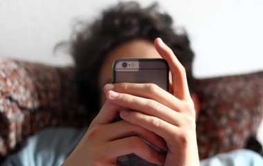 Регулярне використання смартфона може призвести до повної сліпоти