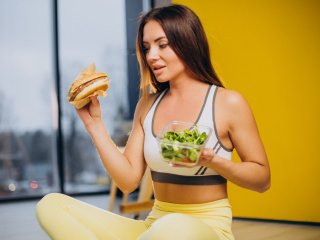 Какие продукты вредно есть вечером