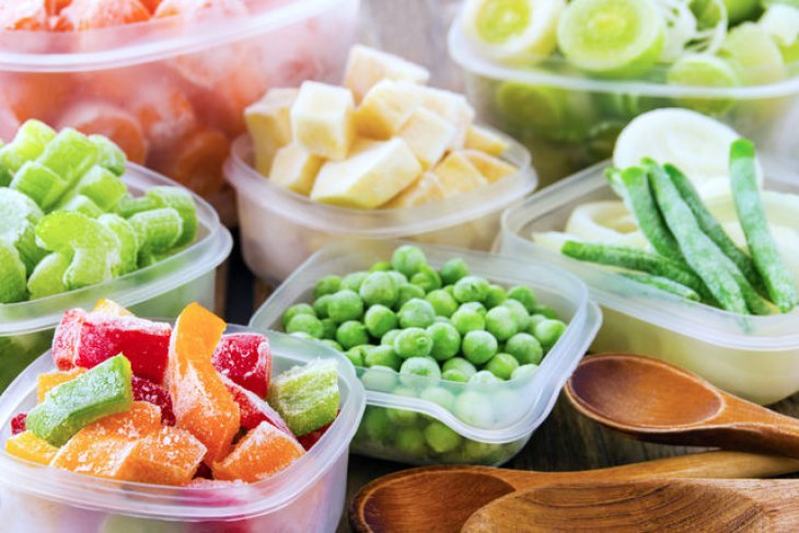 Замороженные продукты: врачи рассказали, как правильно хранить и размораживать