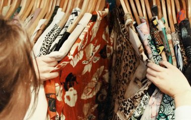 Які небезпеки приховує в собі одяг із секондхенду