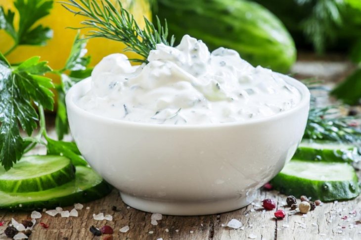 Вместо сметаны и майонеза: готовим вкусный чесночный соус