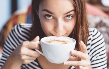 Добавление в кофе молока может сделать его полезным для здоровья