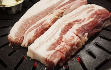 Медики перечислили полезные и вредные свойства свинины