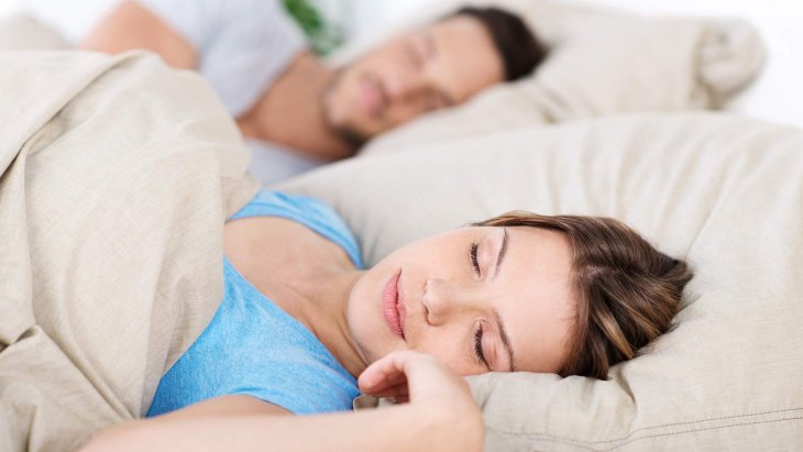 Ученые назвали опасную для жизни позу для сна