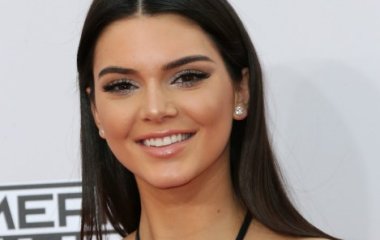 Кендалл Дженнер попросила прощения у манекенщиц