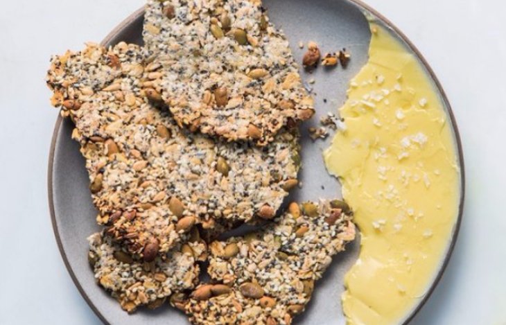 Овсяные крекеры с семенами