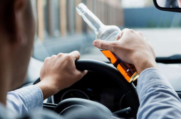 Нарколог рассказал, через сколько можно садиться за руль после употребления алкоголя