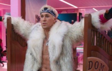 Райан Гослинг исполнил рождественскую версию песни Кена из «Барби»