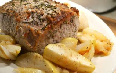 Свинина, запеченная с яблоками