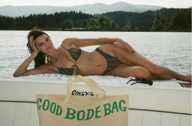 Кендалл Дженнер в бикини показала идеальную фигуру