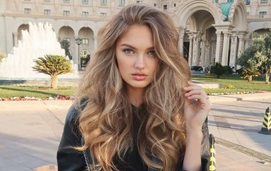 Модель Victoria’s Secret Роми Стрейд впервые стала мамой