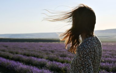 Фахівець пояснила, як ефективно боротися з випаданням волосся