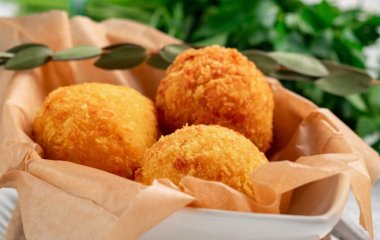 Вкуснее этого блюда из картофеля вы еще не ели: румяные шарики из пюре