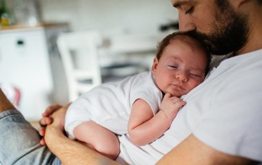 Дочь решила помочь папе и помыла его ноутбук водой с мылом (ФОТО)