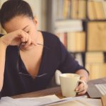 Эксперты назвали привычку, что приводит к набору веса и плохому состоянию кожи: она есть у каждого
