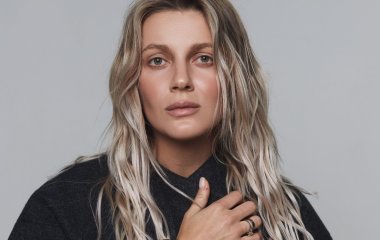 Известная певица KOLA впервые показала фото со свадьбы в Праге с мужем-иностранцем