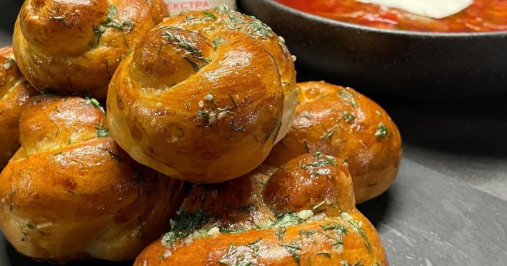 Булочки з часниковим маслом: рецепт ароматної та смачної випічки