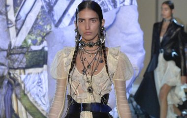 Показ моды Alexander McQueen весна-лето 2019, фото