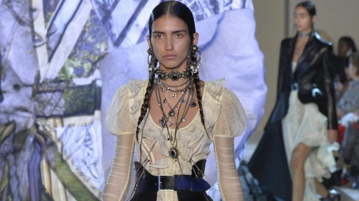 Показ моды Alexander McQueen весна-лето 2019, фото