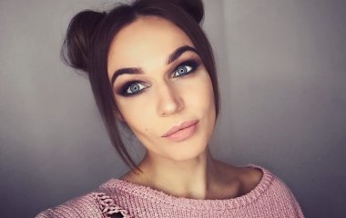 Алена Водонаева вышла на улицу в одеяле