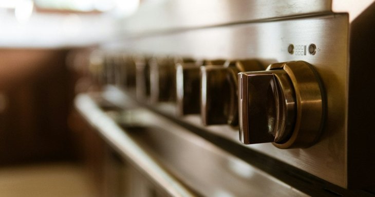 Ручки плити як нові: як швидко відмити жир без знімання