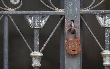 Як захистити металевий паркан від іржі на 30 років: надійний метод, перевірений часом