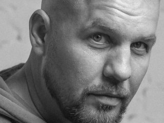 Загинув через три місяці після мобілізації: дружина вбитого на війні актора Євгена Бушмакіна зробила заяву